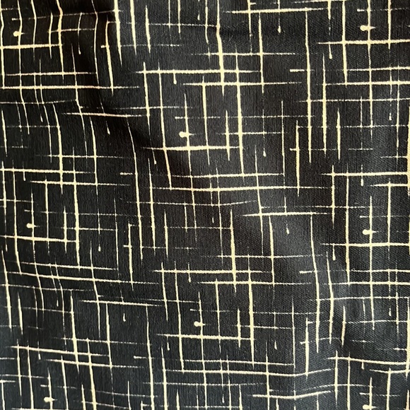 14-16 Vintage Abstract patterned pencil skirt. - Picture 2 of 6